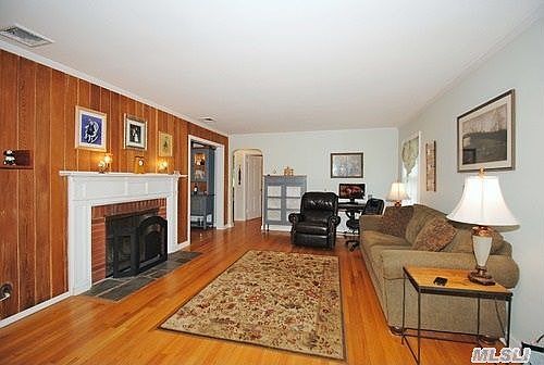 2nd image of 5 Saint Andrews Dr