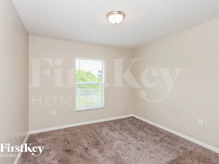 2700 46th St SW — Photo 13
