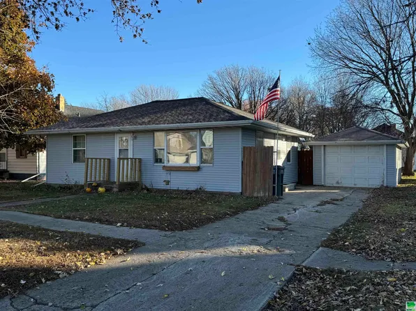2 N Washington St, Remsen, IA 51050