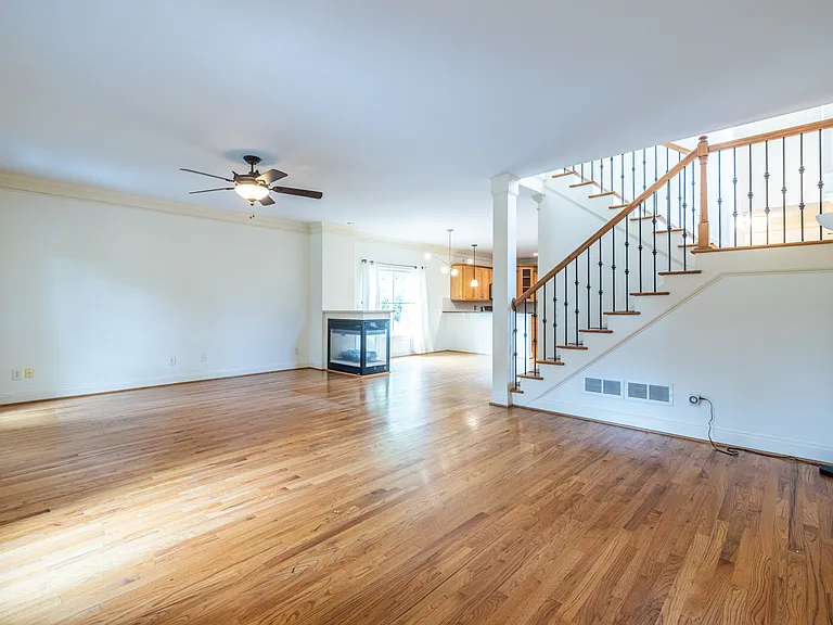 1040 Boulevard Dr NE — Photo 4