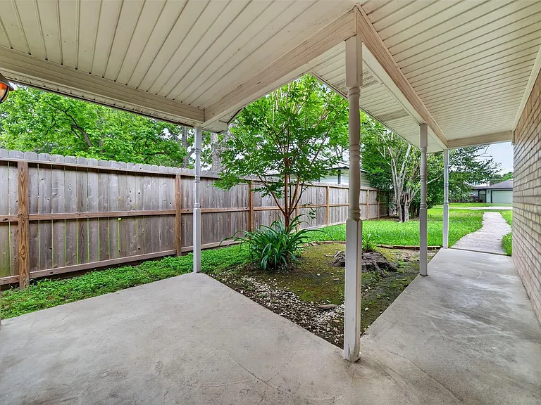 418 Texas St — Photo 2