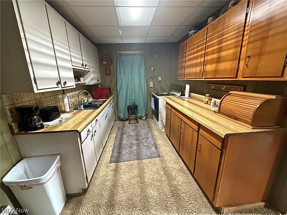 3rd image of 61148 Oakwood Rd