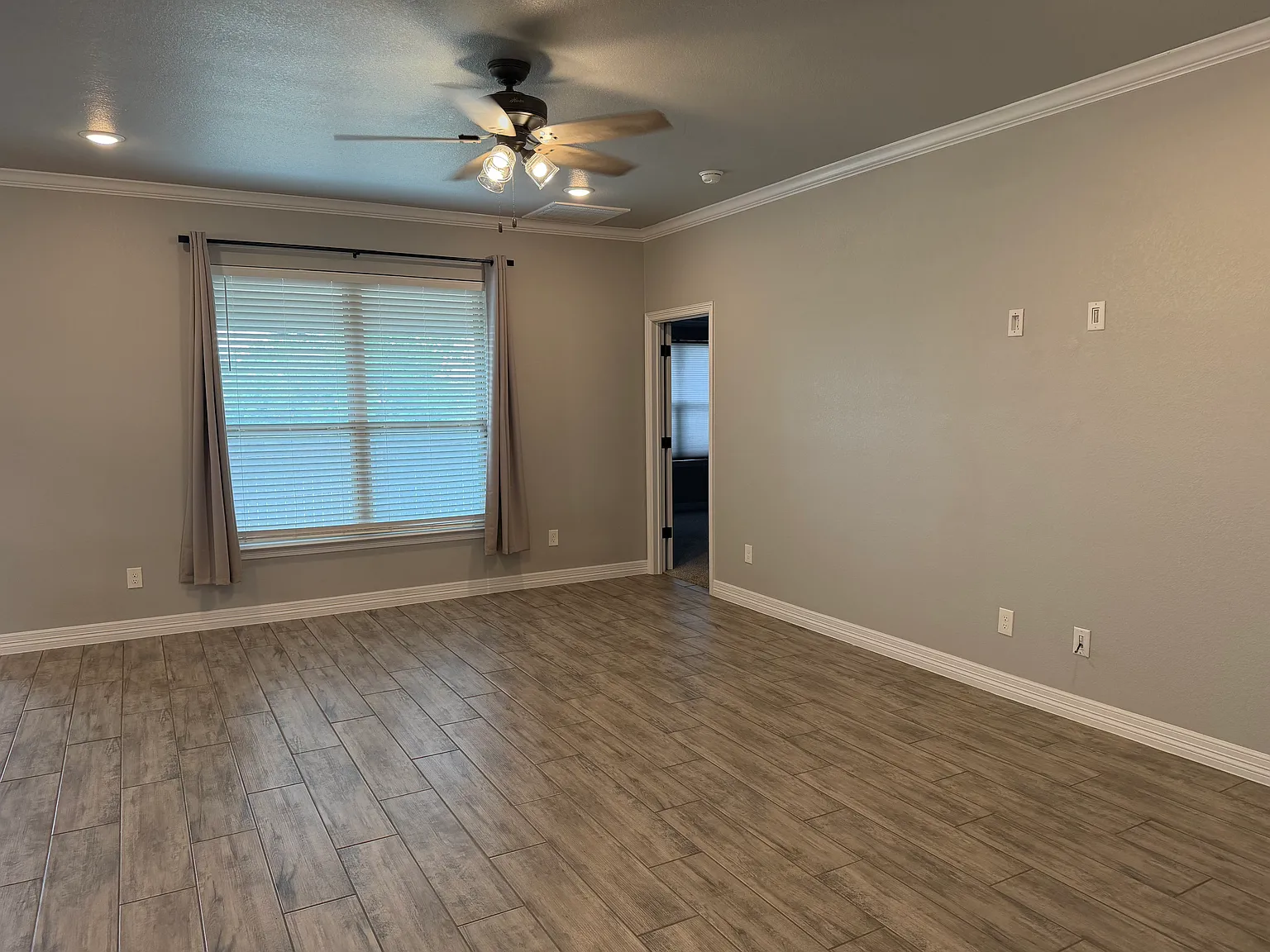 3 bed, 1876 sqft, $1,895 — Photo 4
