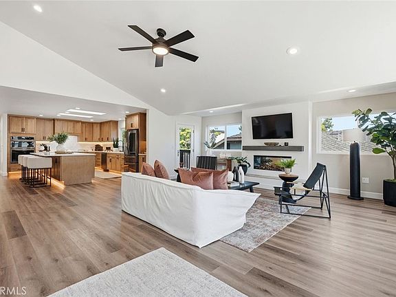 4th image of 1040 Capistrano Ct