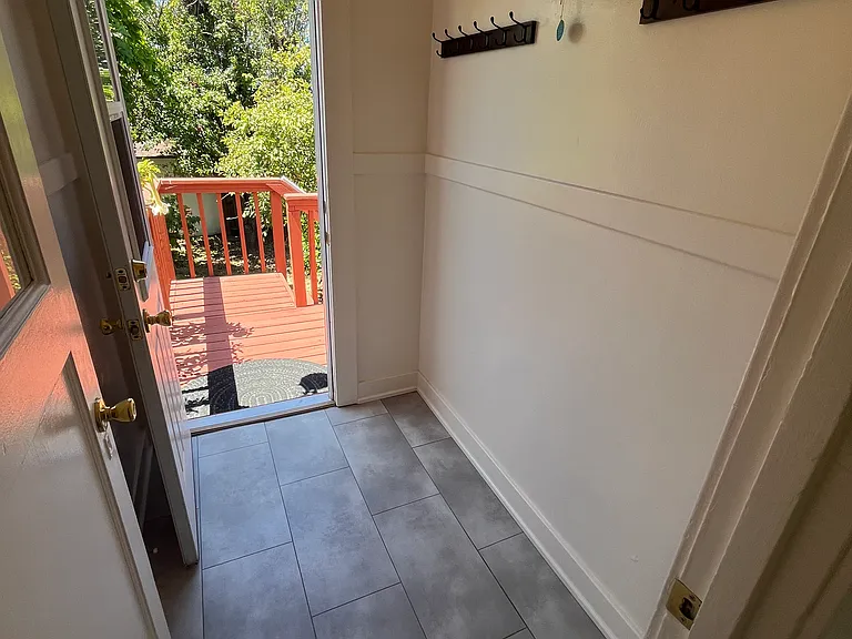 966 Talbot Ave — Photo 13