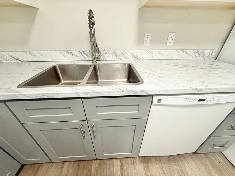 1820 Parkview Ave — Photo 17