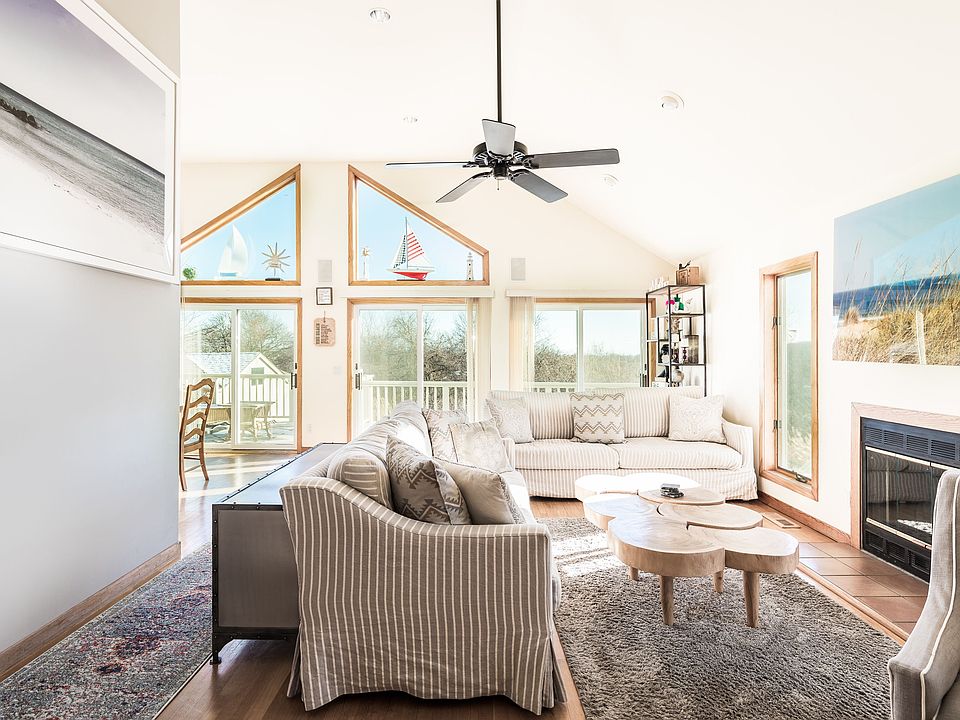 1st image of 32 Farrington Pl