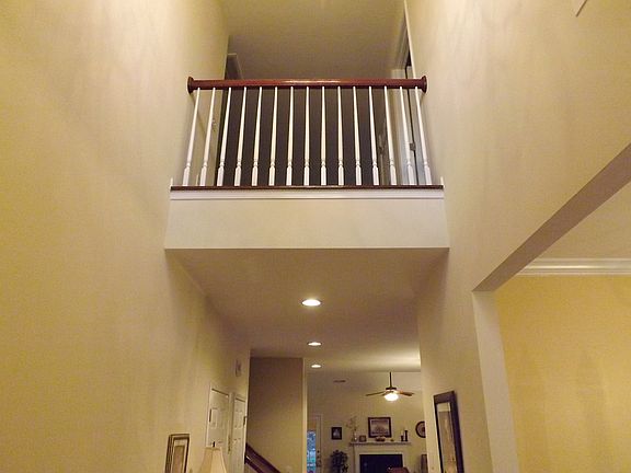 Entrance open to 2nd floor
