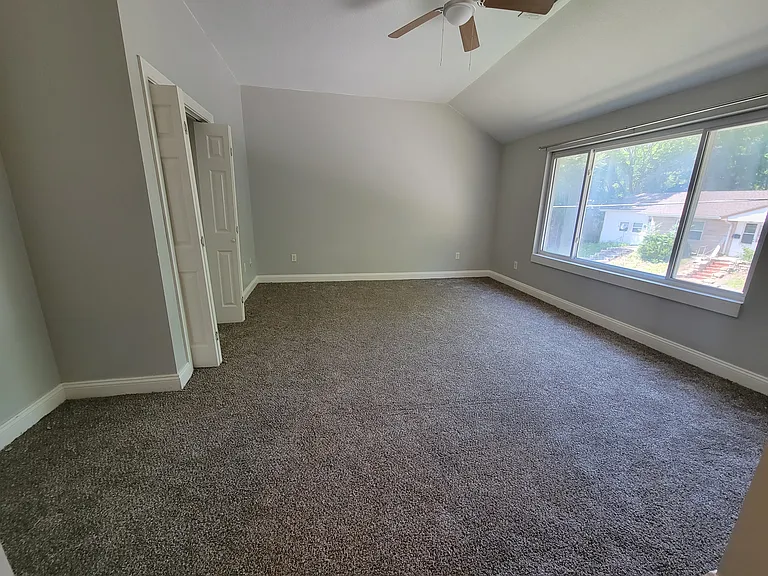 425 E Broadway St #D — Photo 4