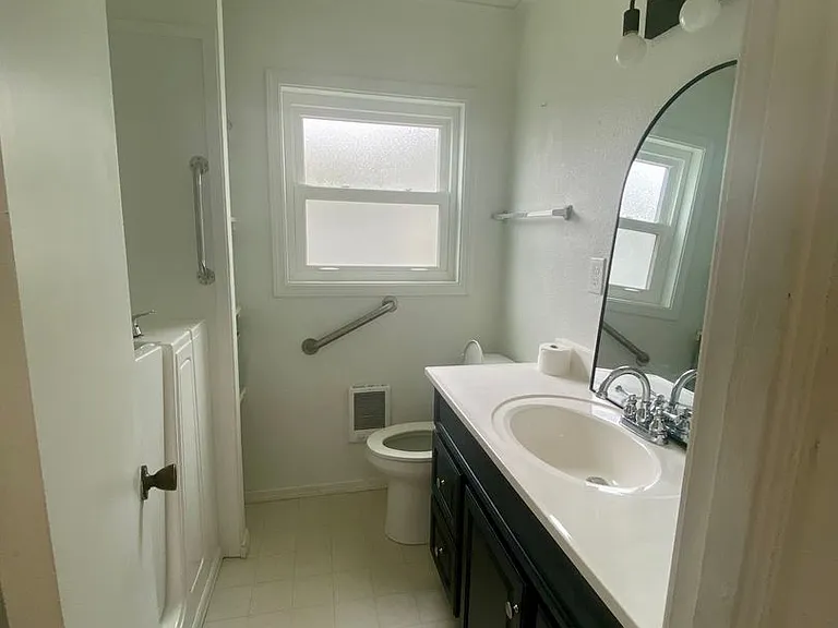 317 10th St NE — Photo 12