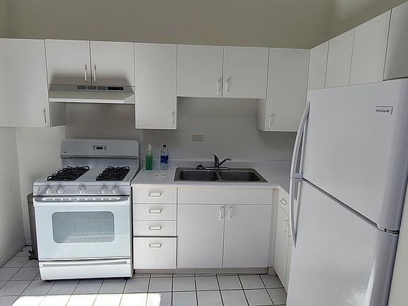 3rd image of 1948 N Lincoln Ave #3