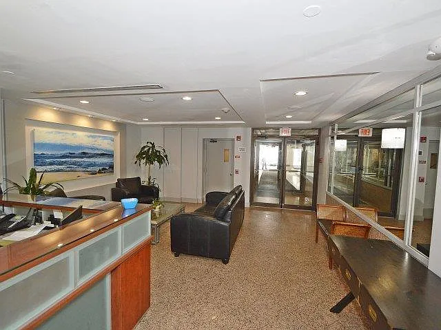 Building Photo - 360 Shore Rd #5E