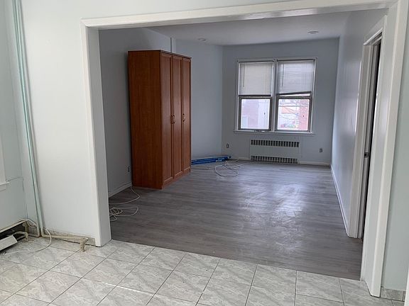 3rd image of 2115 E 14th St #2