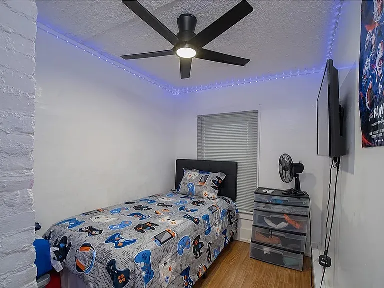 114 Deer St — Photo 12
