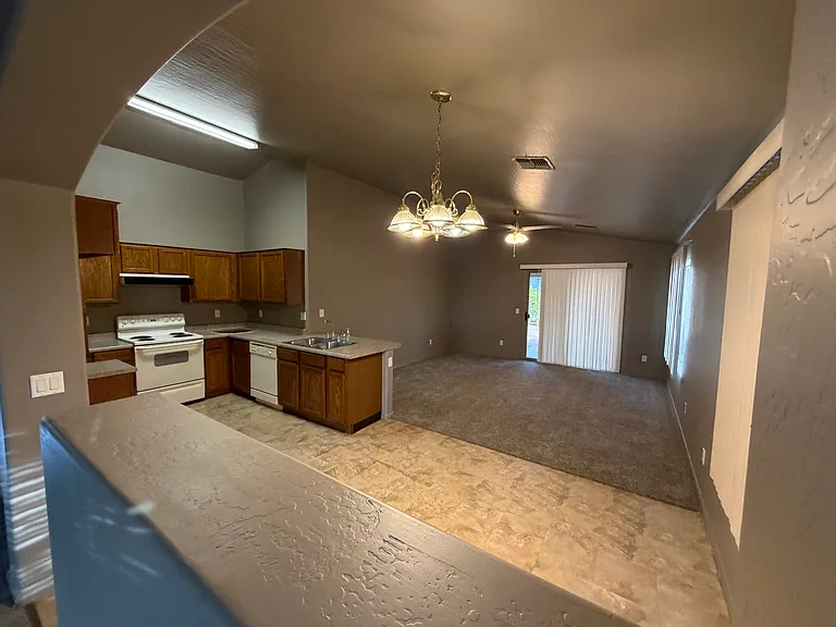 1471 E 12th Pl — Photo 3