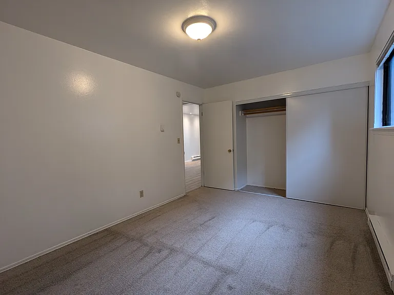 Cinebar Apartments — Photo 16