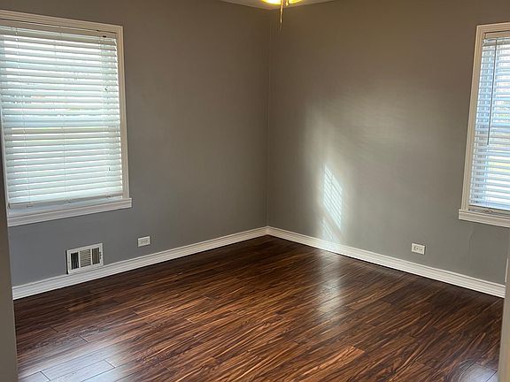 4th image of 8821 S Austin Ave