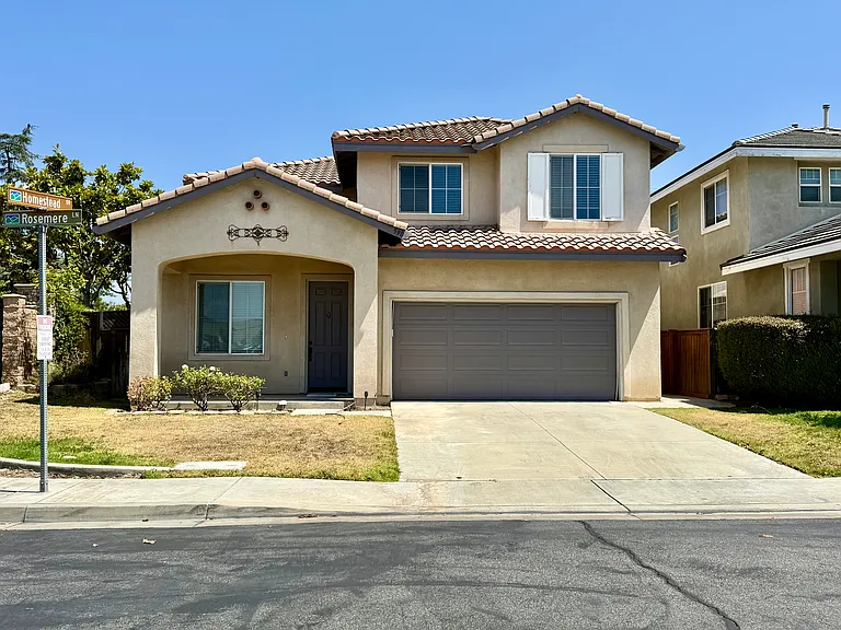 590 Rosemere Ln — Photo 1