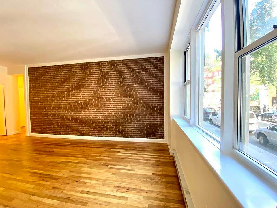 1st image of 46 W 73rd St