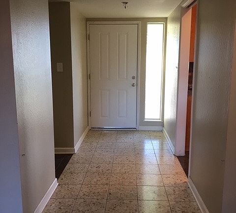 Foyer: Front entrance