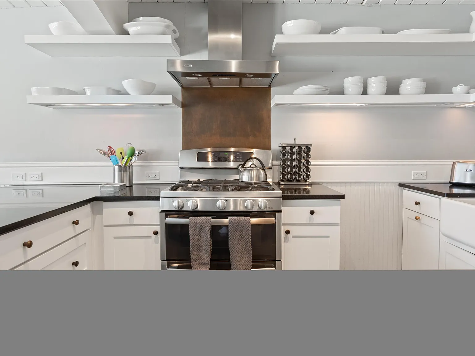 2 bed, 940 sqft, $12,500 — Photo 3