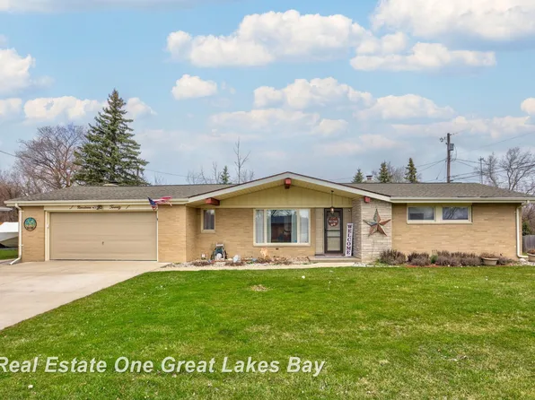 1920 Englewood Dr, Bay City, MI 48708