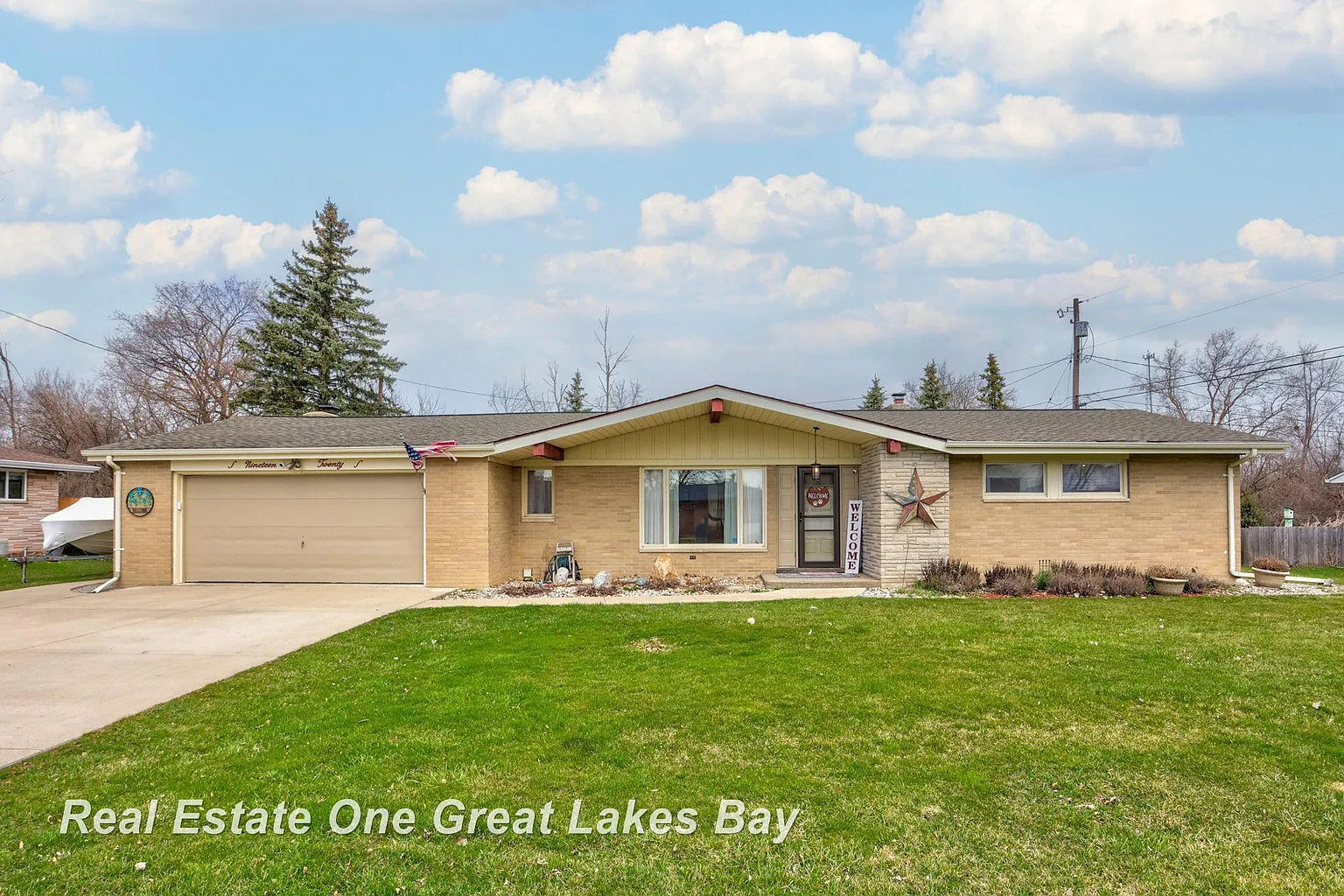 1920 Englewood Dr photo 1