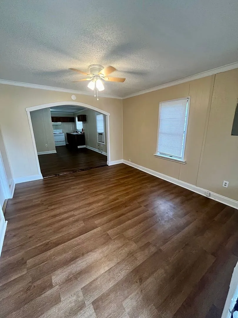 3 Bed/1 Bath Home — Photo 2