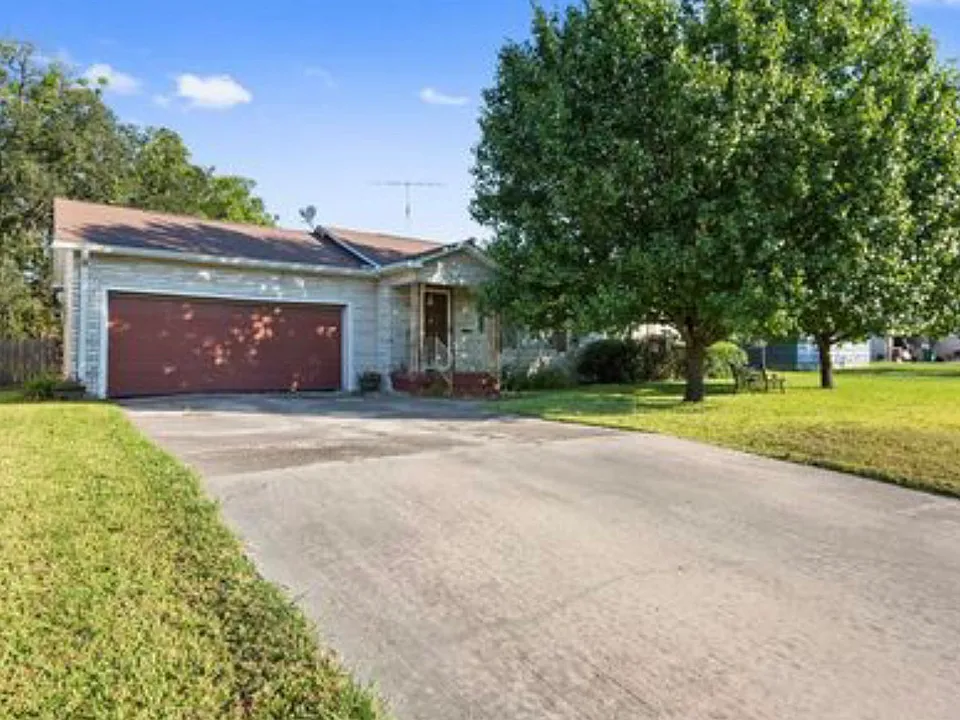 1511 E Texas Ave