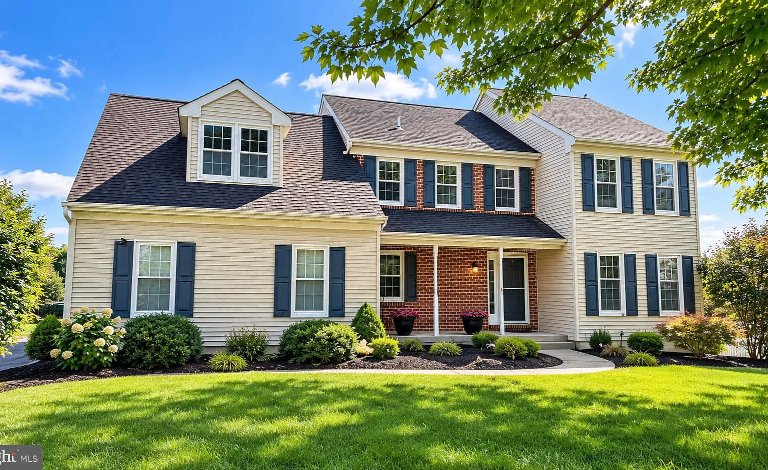 4 bed, 4.0 bath, 3925 sqft, $3,500 — Photo 1