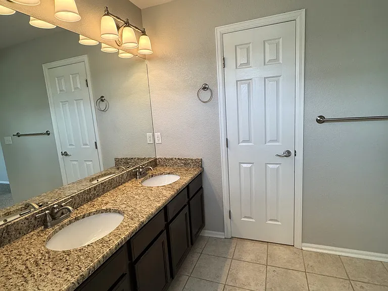 2390 Broadleaf Loop — Photo 24