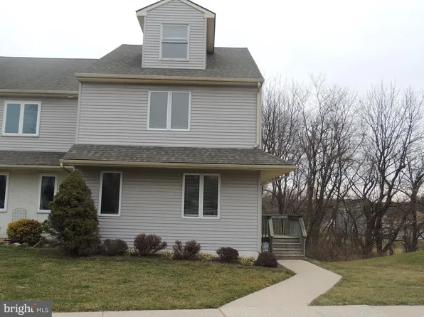 404 Pinebrooke Cir, Downingtown, PA