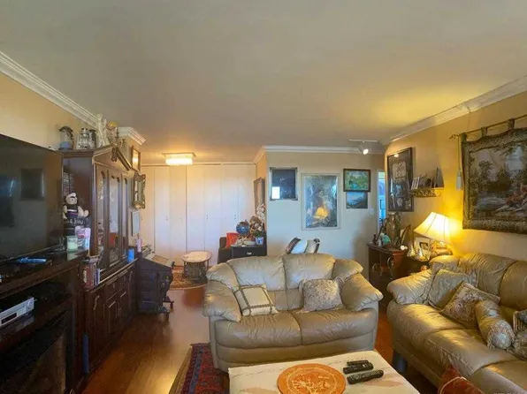 61-20 Grand Central Parkway image 4 of 18