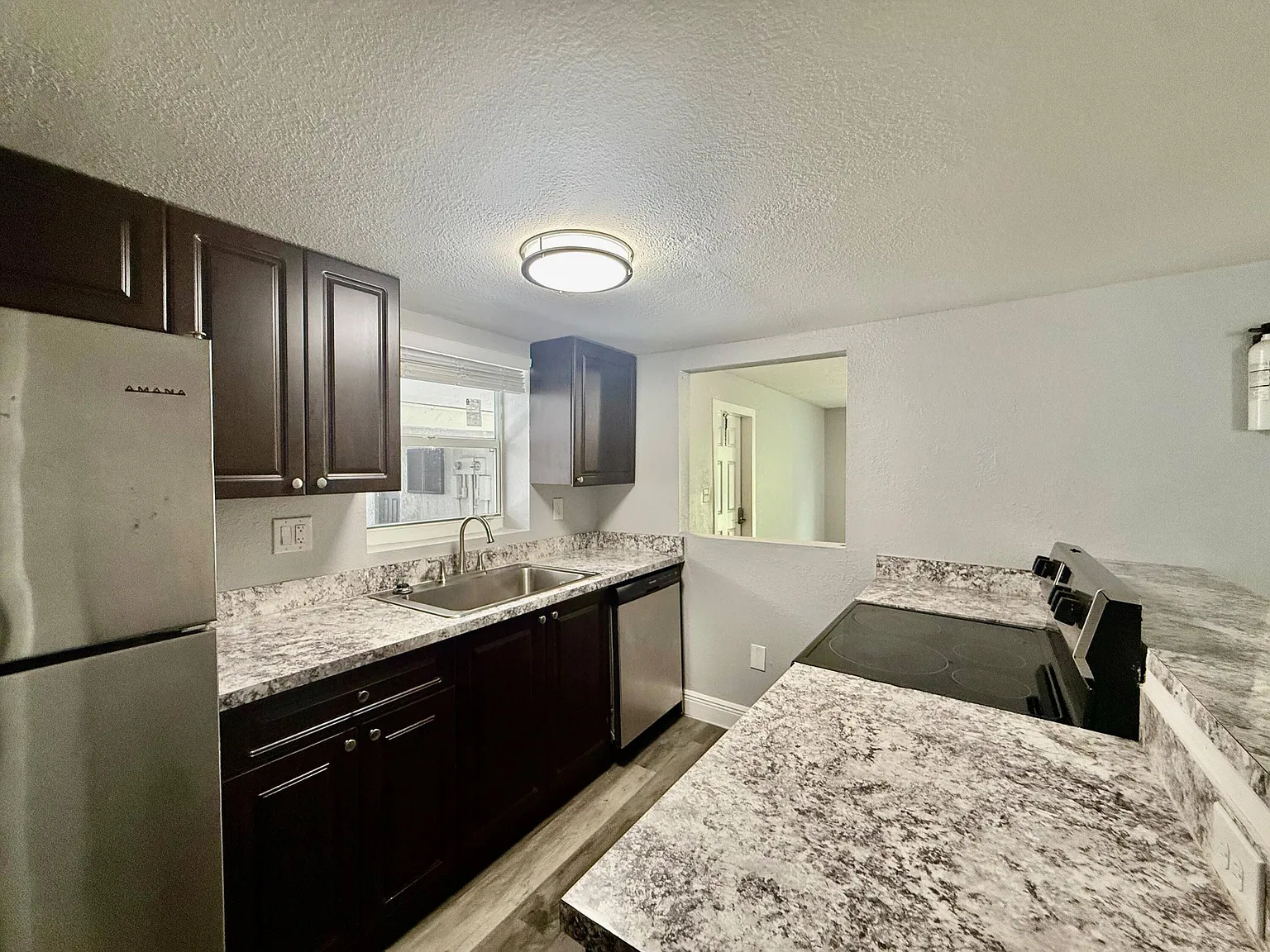 3 bed, 2.0 bath, 990 sqft, $2,450 — Photo 4