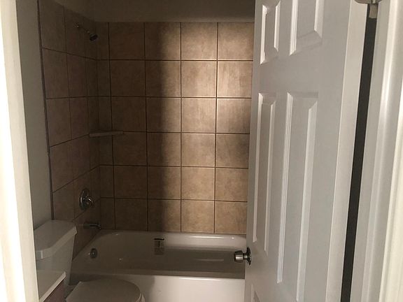5th image of 916 E Arlington Ave #1