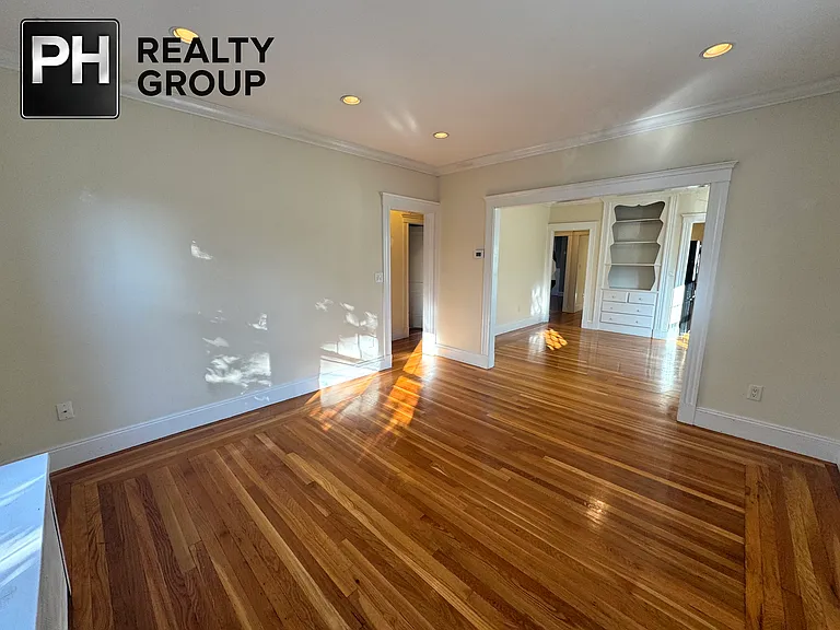 46 Vincent Ave — Photo 8