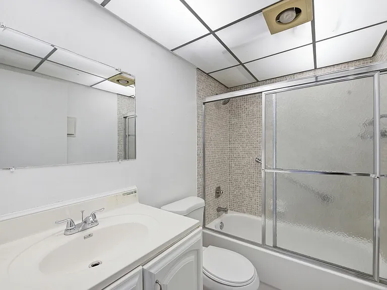 452 Normandy #J — Photo 12