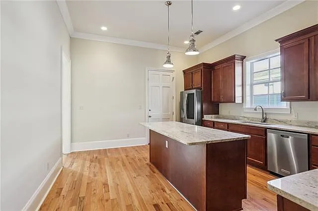 2328 Valence St #UPPER — Photo 9