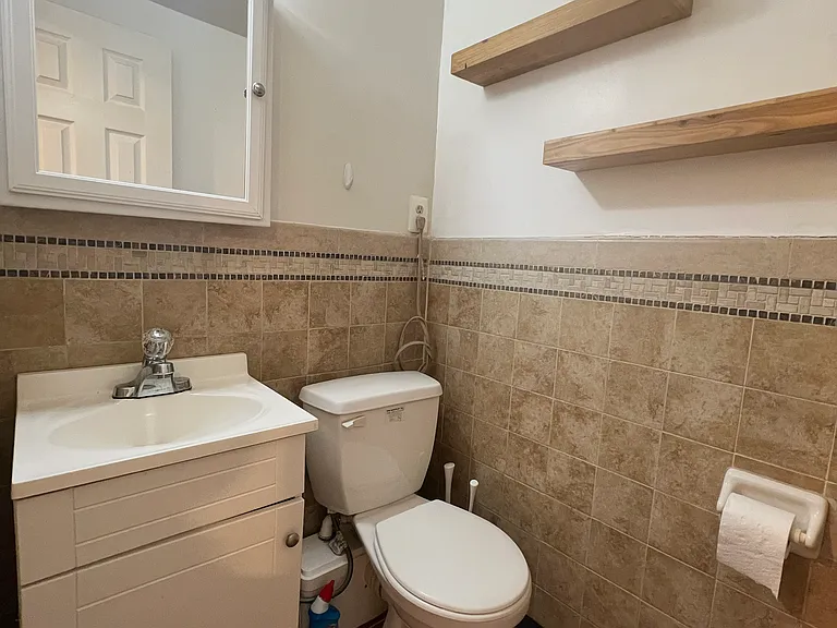 1611 Bainbridge St #1 — Photo 20