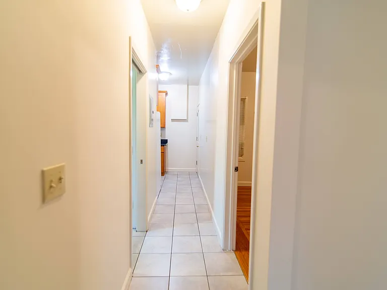 845 Warfield Ave — Photo 6
