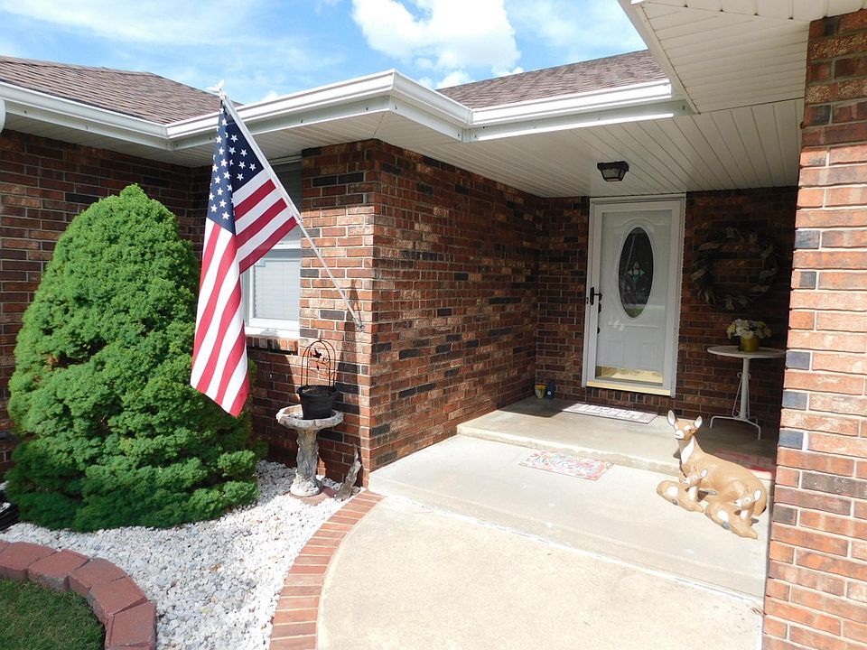 1st image of 806 S Barwick Pl