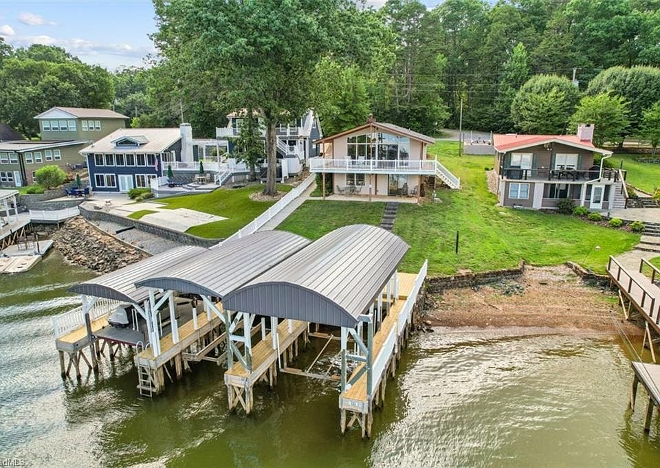 1st image of 918 Pinehaven Dr