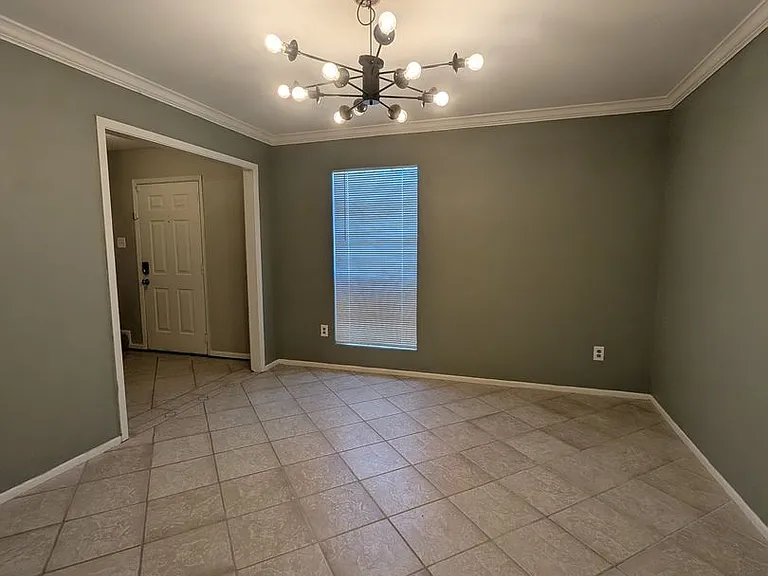 976 Sunmeadow Dr — Photo 4