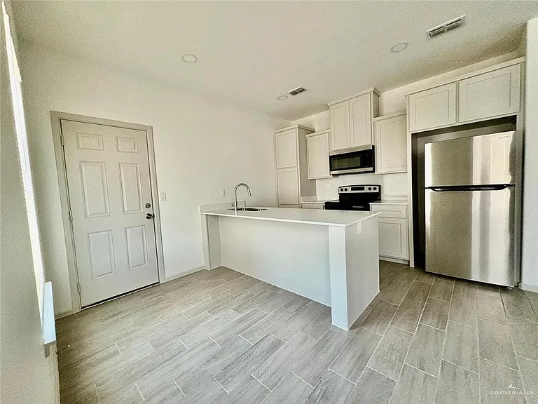 7814 N 58th St #3 — Photo 3