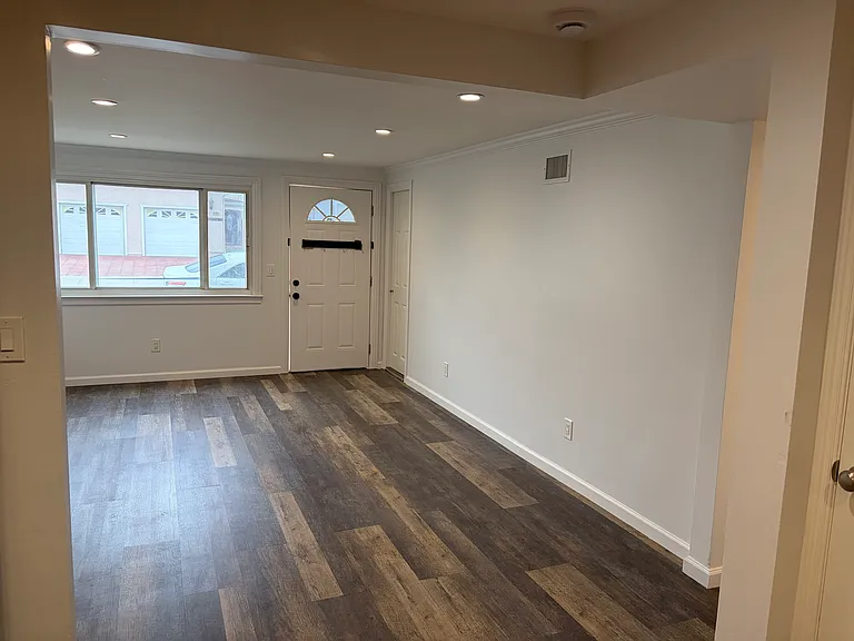 464 Milton Ave — Photo 4
