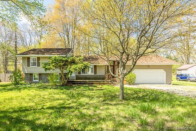 1st image of 2527 Oakwood Dr