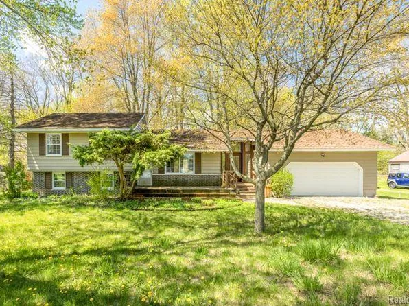 2527 Oakwood Dr, Port Huron, MI 48060