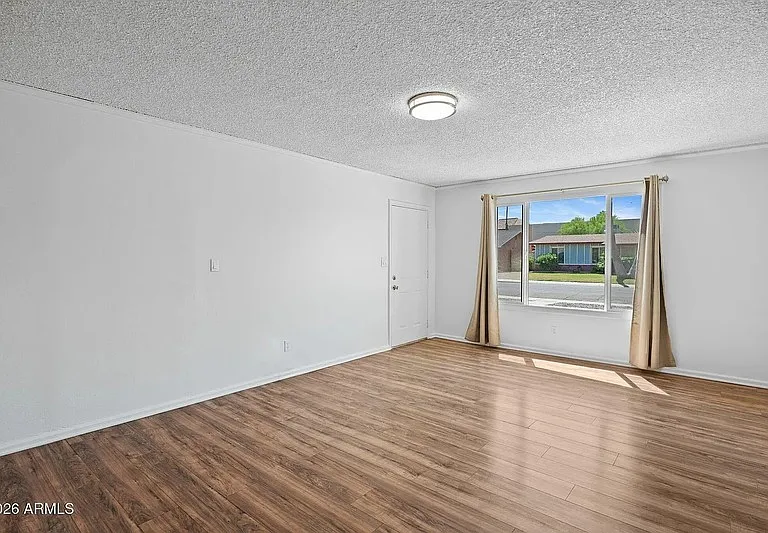 1664 E Del Rio Dr — Photo 5
