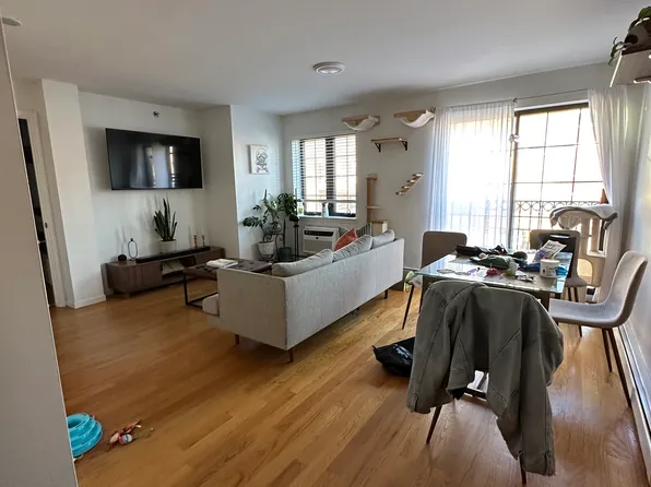 22-14 Astoria Boulevard image 9 of 14