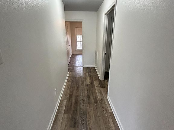 4th image of 209 W Holly St Unit B